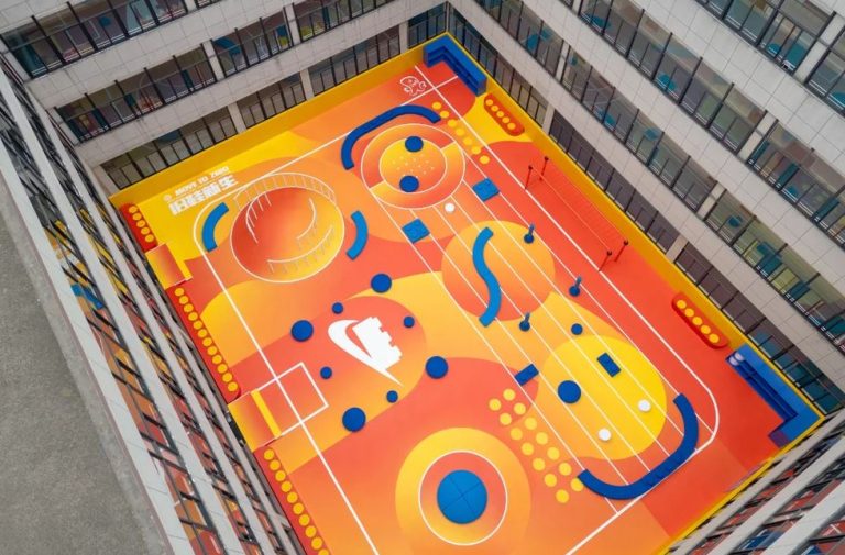 Nike et Lego transforment une école en un gymnase créatif