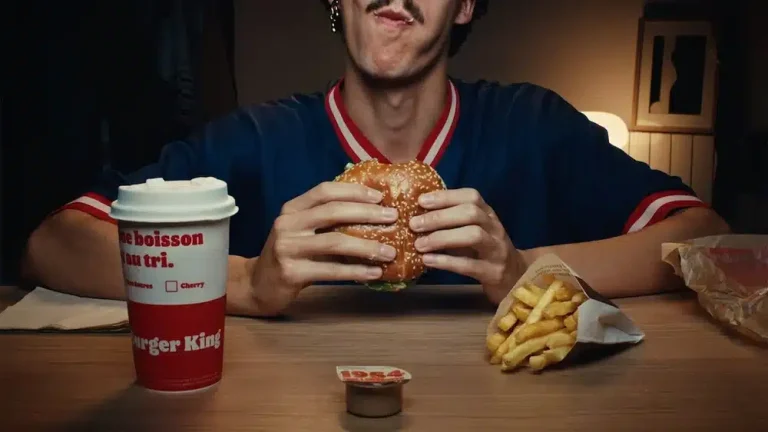 Burger King met le produit au centre avec une publicité sans voix ni musique