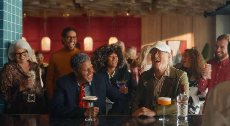 Smirnoff combat la course aux tendances et relance une qualité qui dure dans le temps