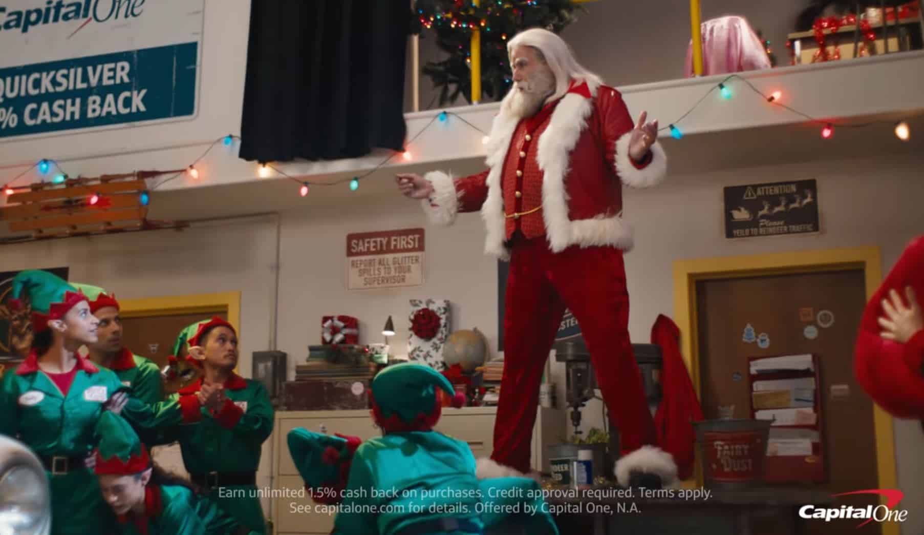 John Travolta revient danser sur Grease dans la spectaculaire publicité de Noël de Capital One