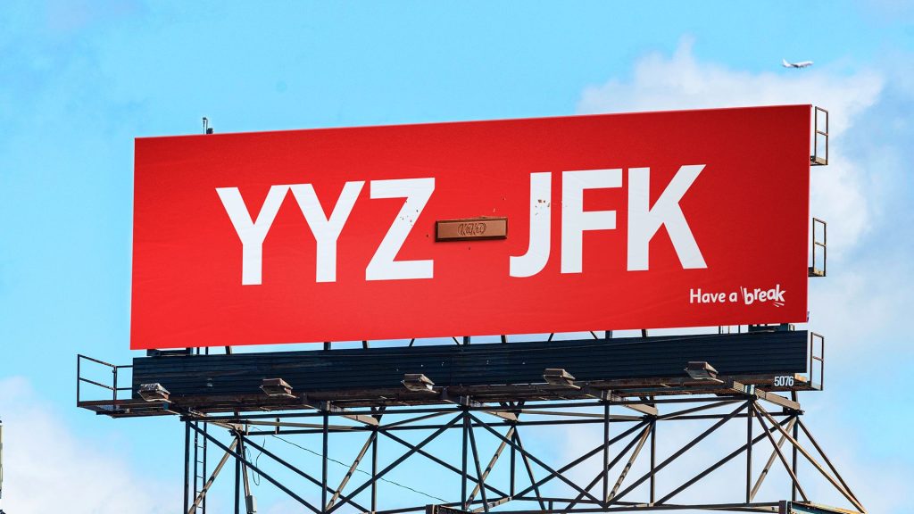 KitKat transforme le tableau de bord en bar pour rappeler à tout le monde de faire une pause