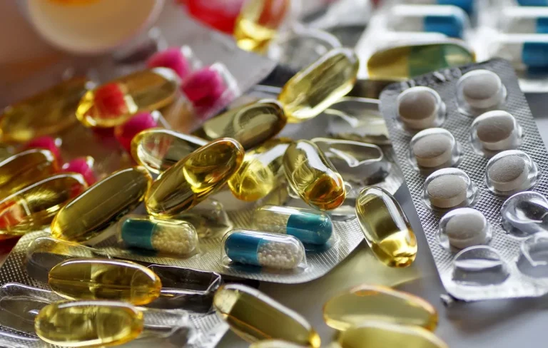 Comment bien communiquer un médicament : les règles et bonnes pratiques à suivre