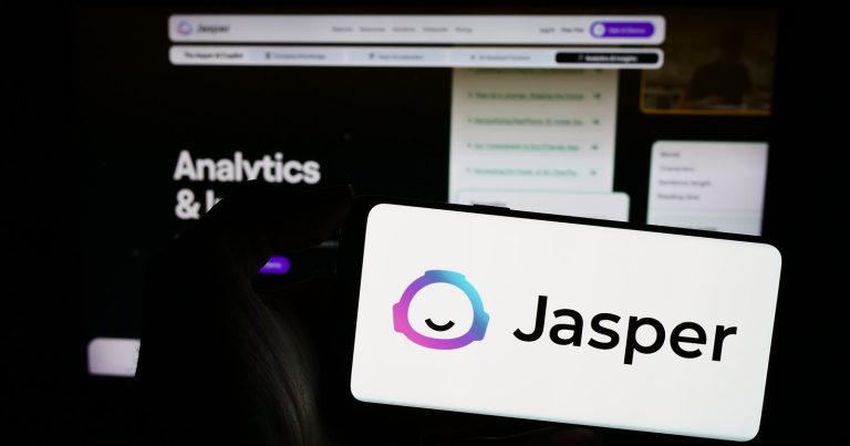 Jasper AI : qu&rsquo;est-ce que c&rsquo;est, comment ça marche et coûte