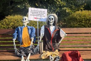 Halloween, les squelettes WeRoad attendent des amis qui ne partent jamais