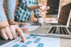 Combien coûte la création d’un site internet ? Prix, types et facteurs à évaluer