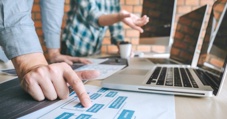 Combien coûte la création d’un site internet ? Prix, types et facteurs à évaluer